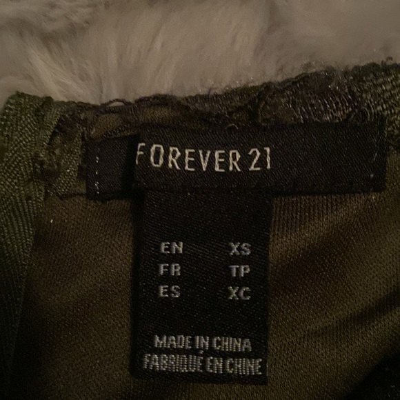 🌿 Dark Green Dress 🌿 - Picture 4 of 4